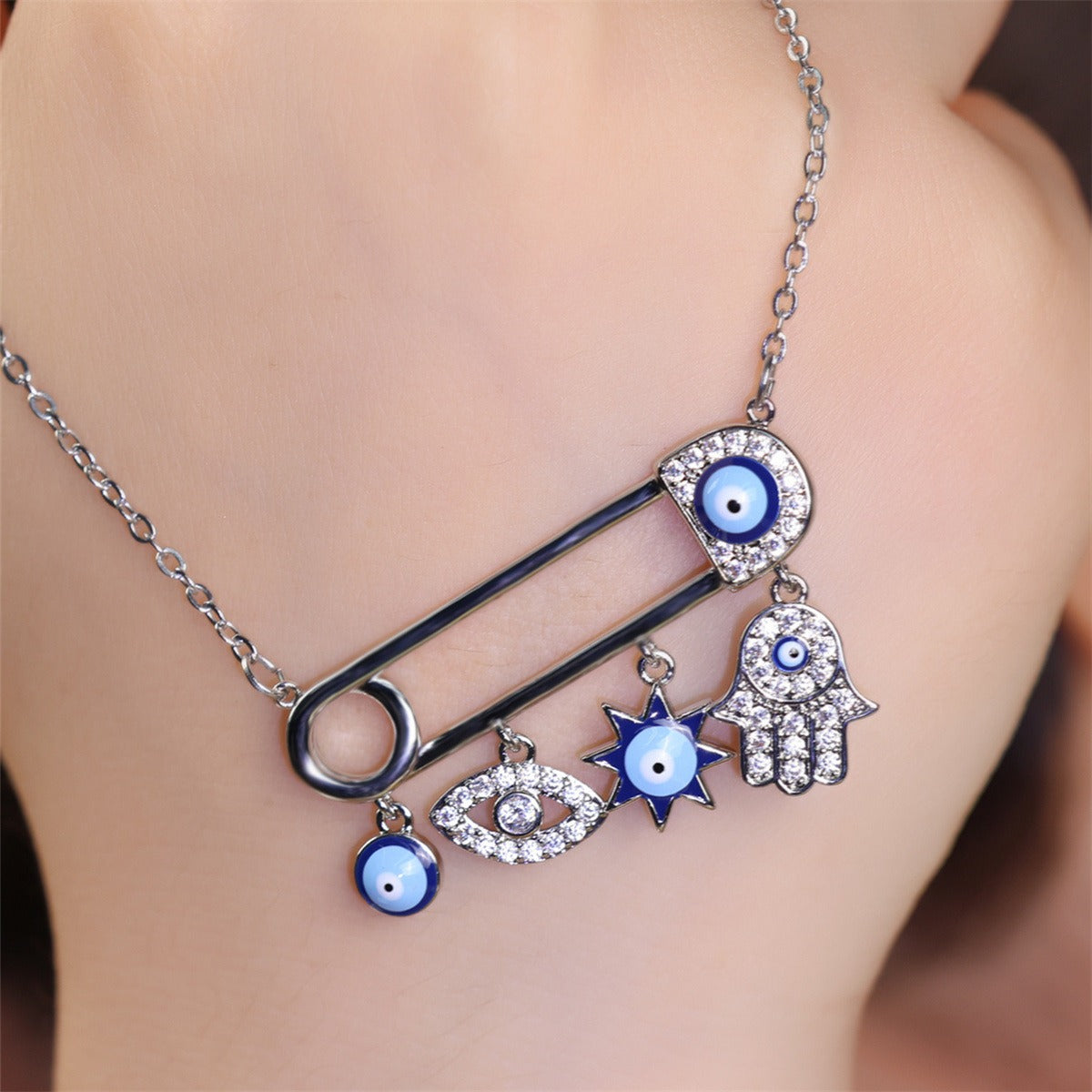 Clip the eye Necklace